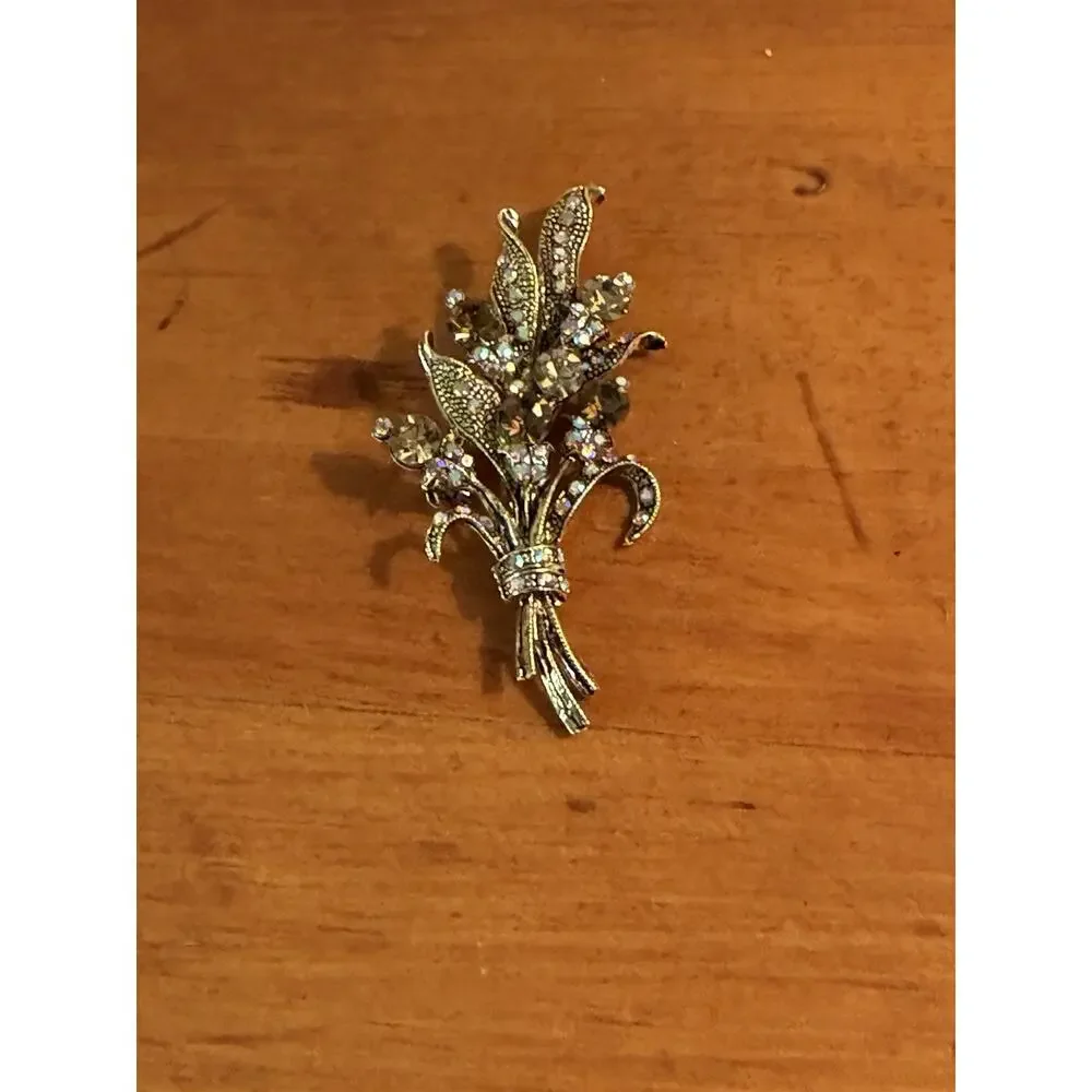 Vintage Gold Tone Floral Bouquet Rhinestone Brooch Pin Classic Glamour